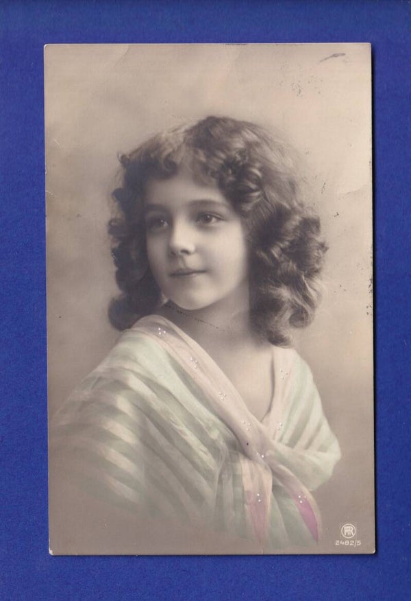 ENFANT - Portrait de jeune fille