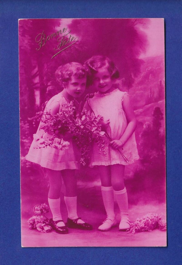ENFANT - Jeunes filles et fleurs