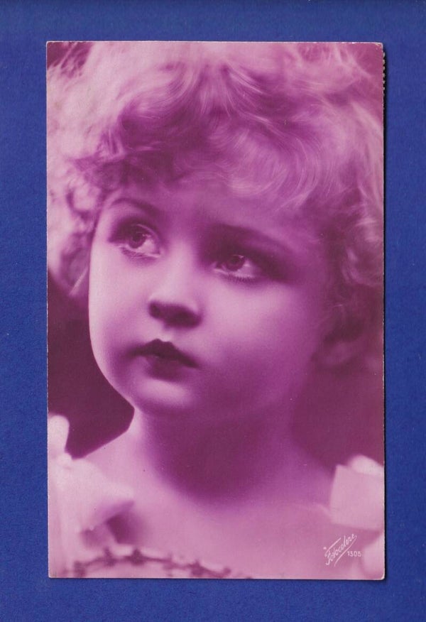 ENFANT - Portrait de jeune fille