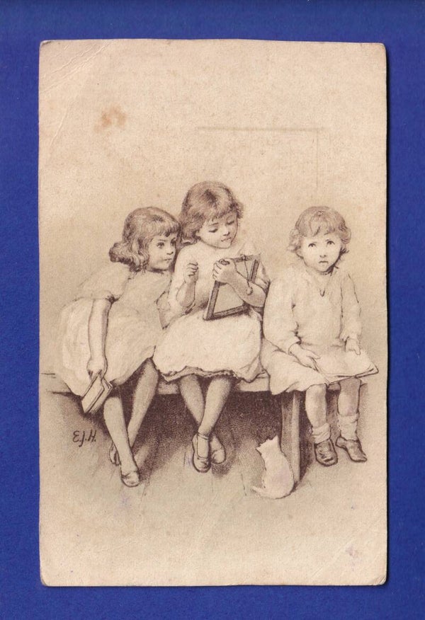 ENFANT - Jeunes filles sur un banc // plis d'angle //