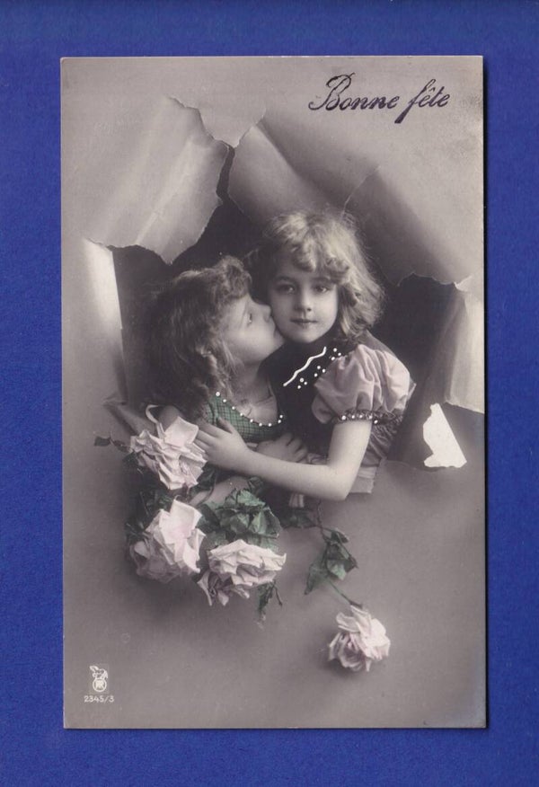 ENFANT - Jeunes filles et fleurs - Baiser