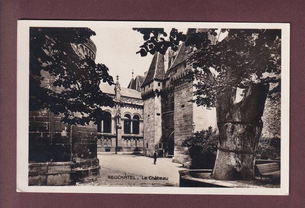 NEUCHÂTEL - Cour du Château