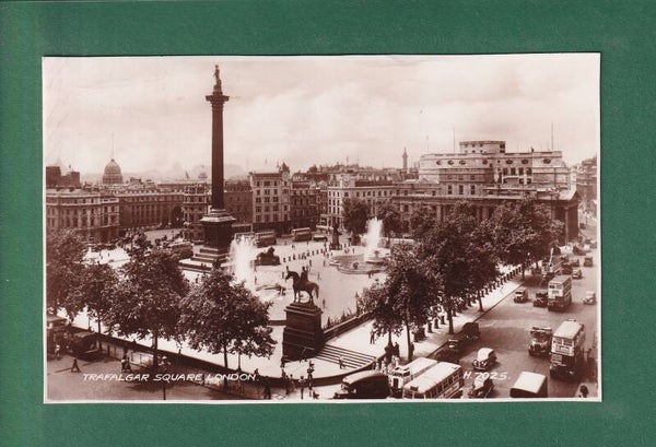 LONDON - Tragalgar Square - 1951