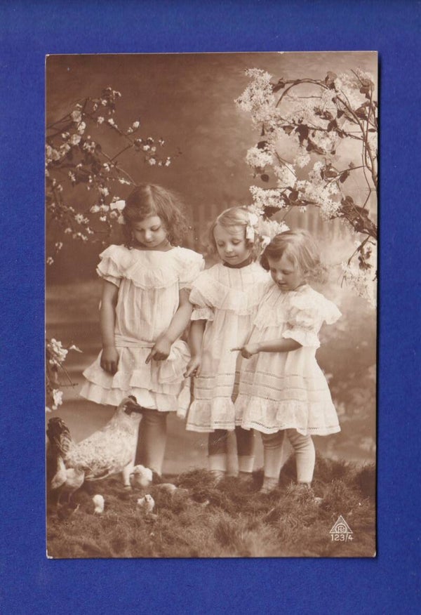 ENFANT - Jeunes filles - Poule et poussins