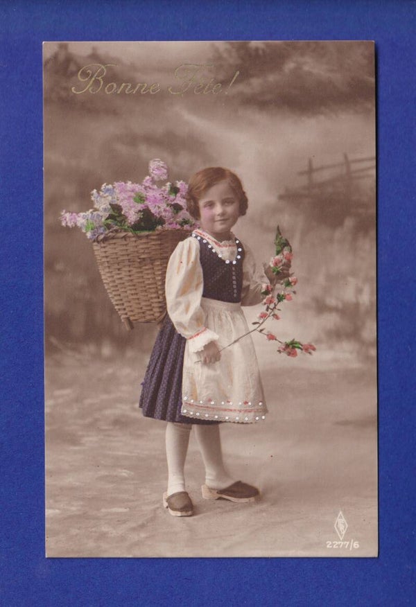 ENFANT - Jeune fille et fleurs - Bonne Fête