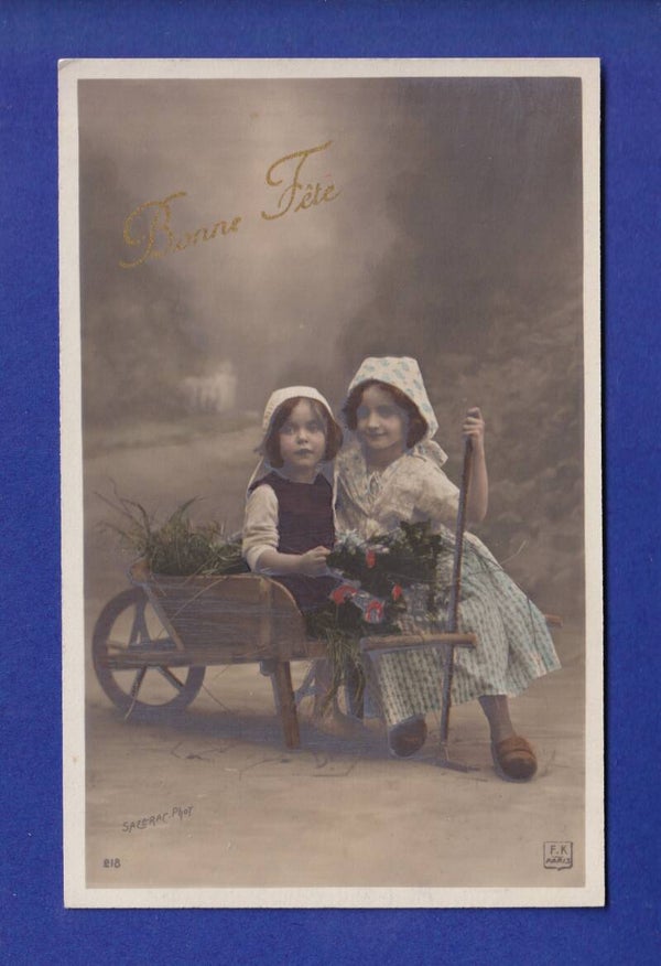 ENFANT - Jeunes filles et fleurs - Bonne Fête