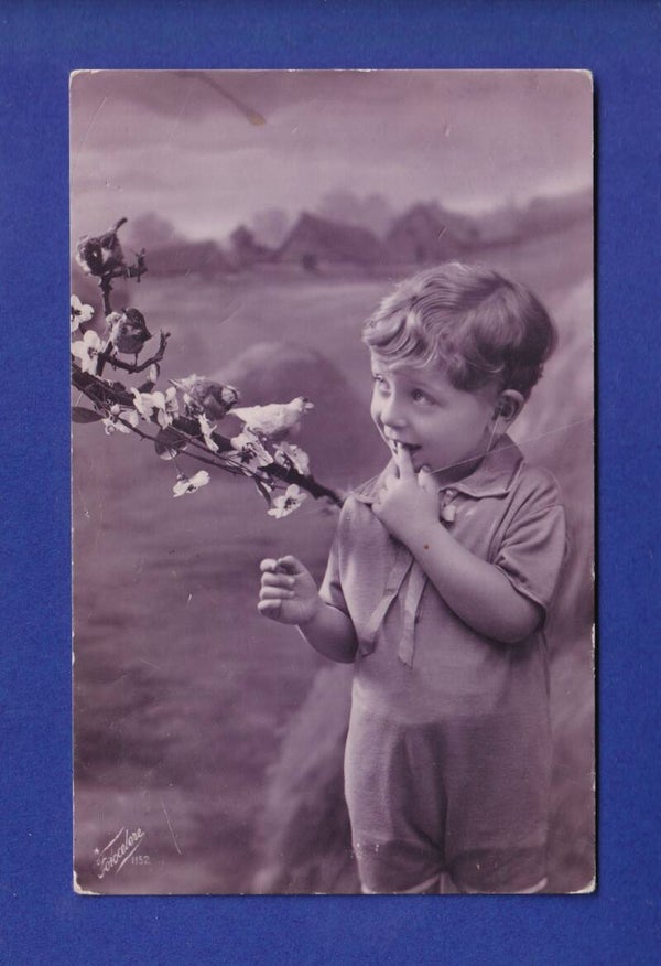 ENFANT - Jeune garçon et oiseaux