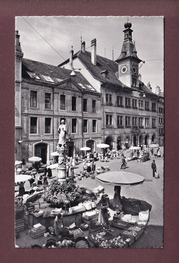 LAUSANNE - Marché à la place de la Palud