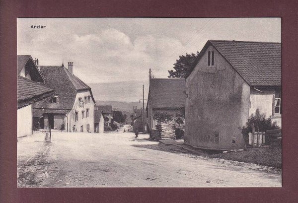 ARZIER - Rue du village