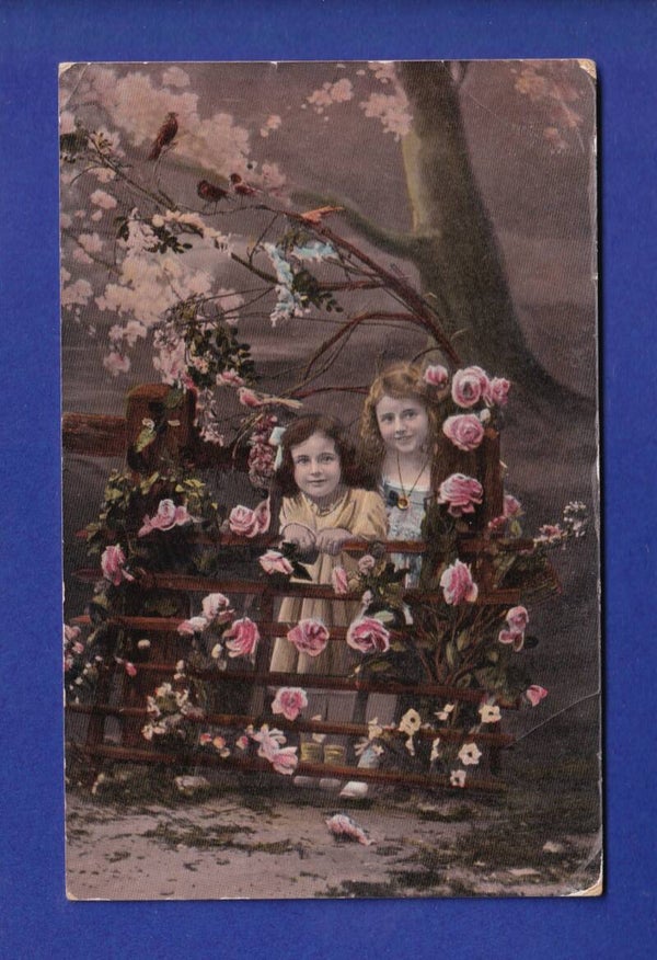 ENFANT - Jeunes filles et fleurs