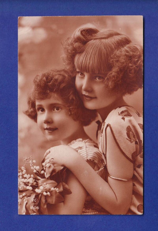 ENFANT - Jeunes filles et fleurs