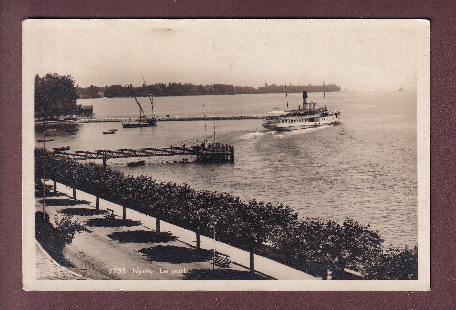NYON - Le Port - Départ de bateau CGN