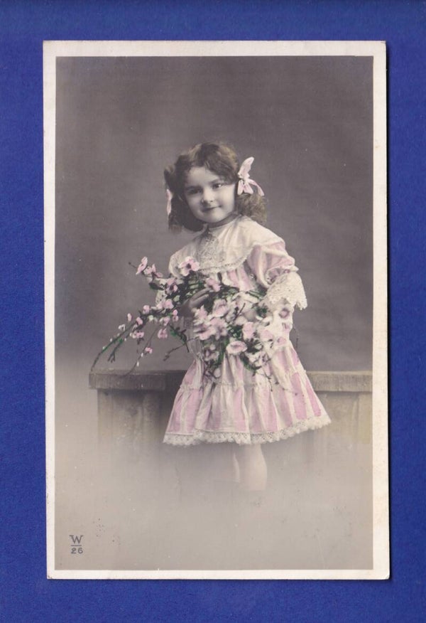 ENFANT - Jeunes filles et fleurs