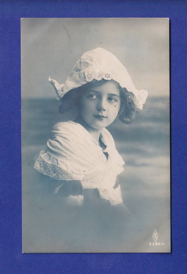 ENFANT - Portrait de jeune fille