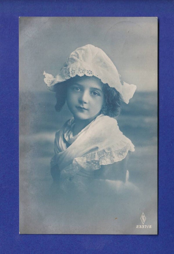 ENFANT - Portrait de jeune fille