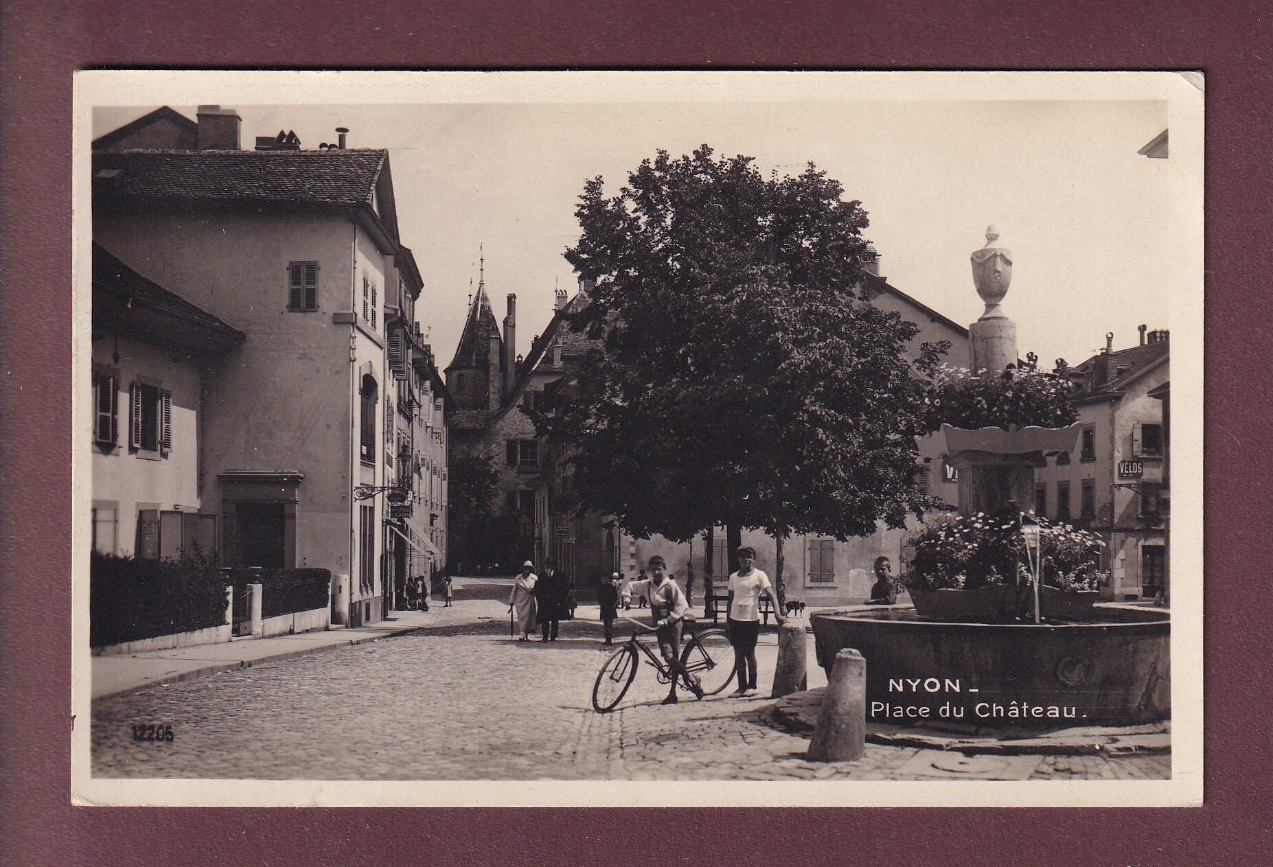 NYON - Place du Château  - Enfants - 1925