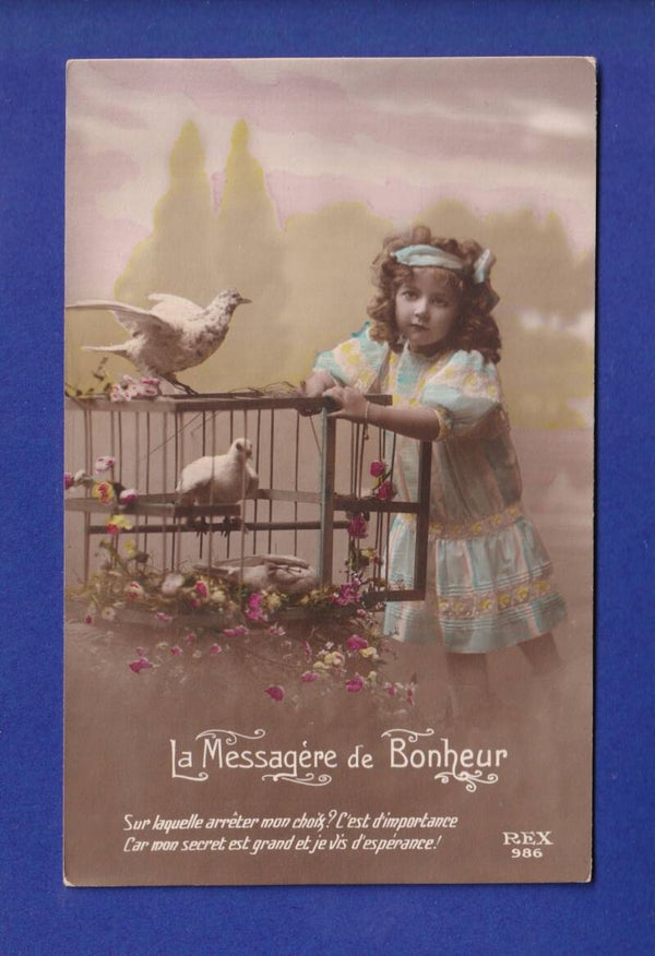 ENFANT - Jeune fille et colombes - Messagère du bonheur