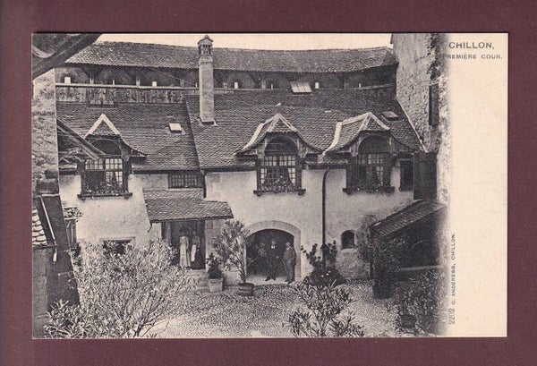 Château de CHILLON - Première Cour