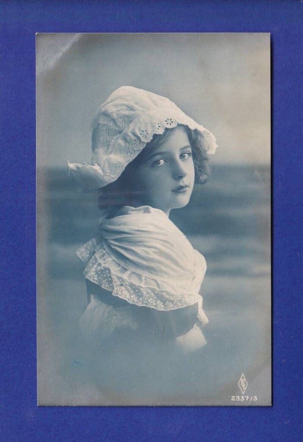 ENFANT - Portrait de jeune fille