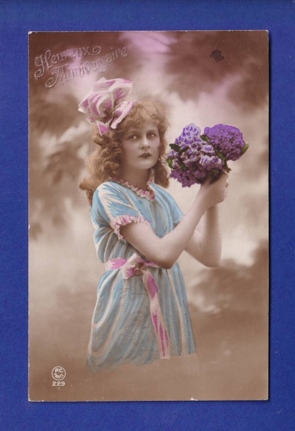 ENFANT - Jeune fille et fleurs