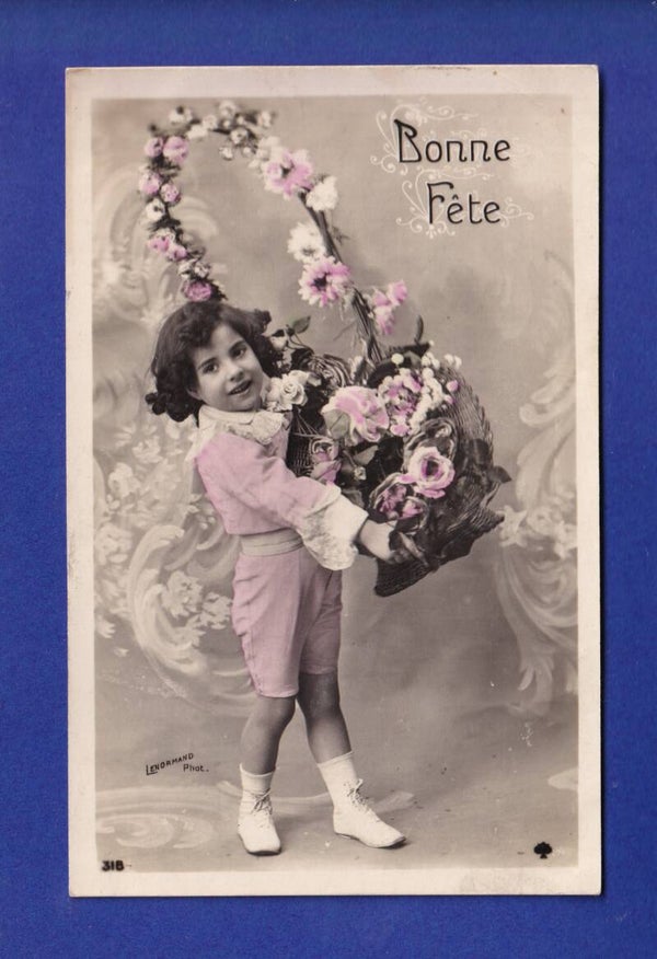 ENFANT - Avec beaucoup de fleurs