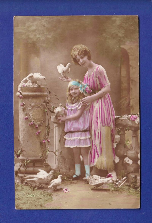 ENFANT - Jeune fille avec maman et oiseaux