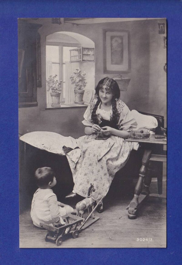 ENFANT - Avec maman - Jouet