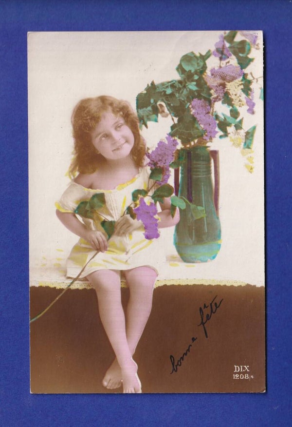 ENFANT - Jeune fille et fleurs