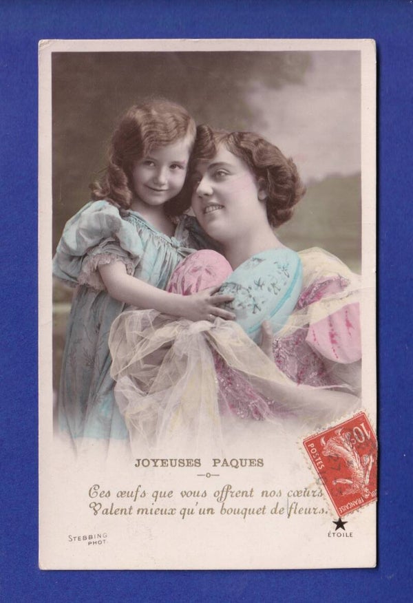 ENFANT - Jeune fille avec maman et œufs pour Pâques