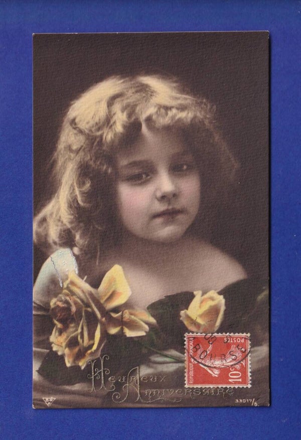 ENFANT - Jeune fille et fleurs