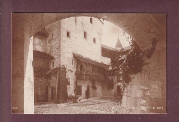 Château de CHILLON - Cour intérieure