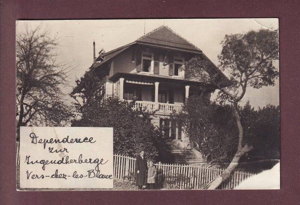 VERS-CHEZ-LES-BLANCS Auberge de Jeunesse // pli d'angle //
