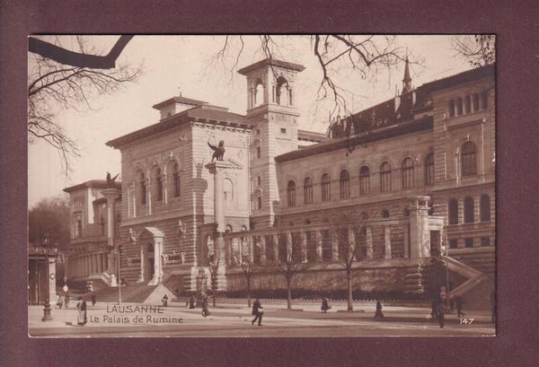 LAUSANNE - Palais de Rumine // pli d'angle //