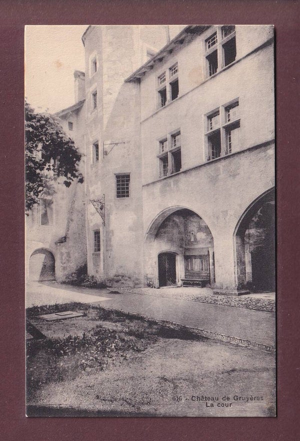 Château de GRUYERES - La Cour