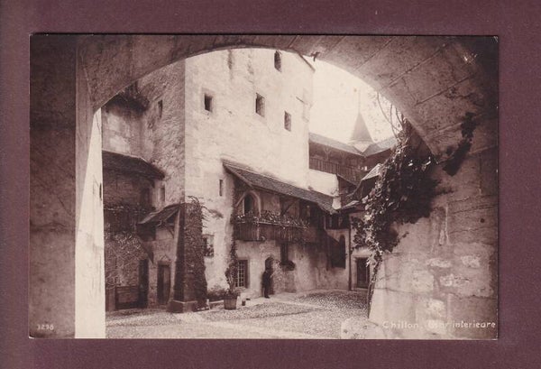 Château de CHILLON - Cour intérieure