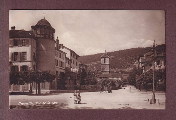 LA NEUVEVILLE - Rue de la Gare - Enfants - 1926