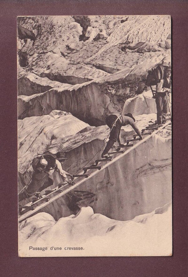 GLACIER - Passage d'une crevasse - 1922