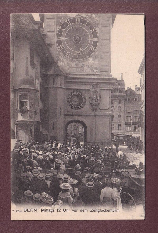 BERN - 12 Uhr vor dem Zeitglockenturm