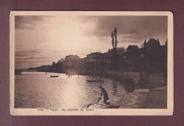NYON au coucher du soleil // pli d'angle //