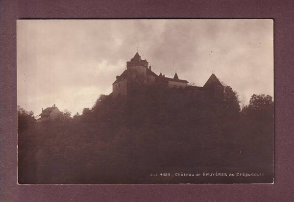Château de GRUYERES au crépuscule