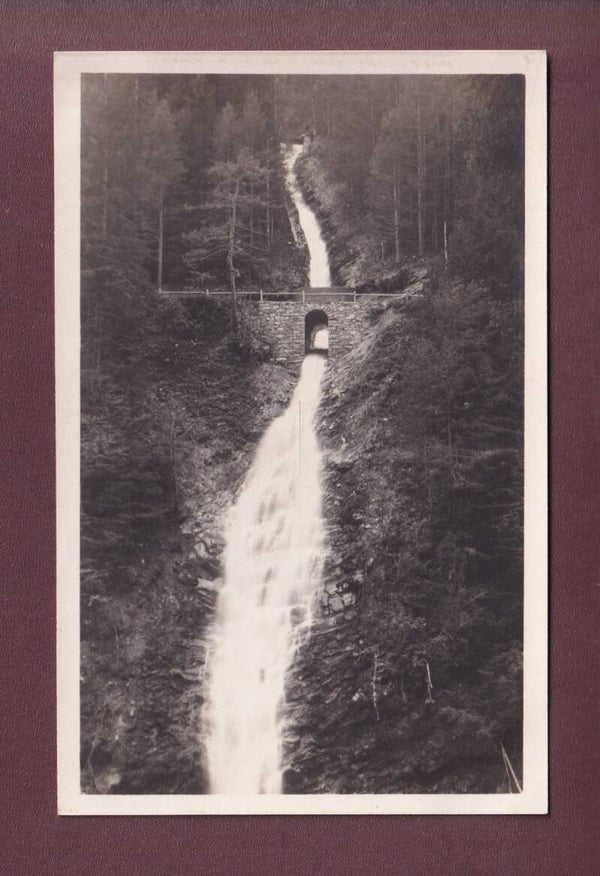 VIAMALA-STRASSE mit Wasserfall