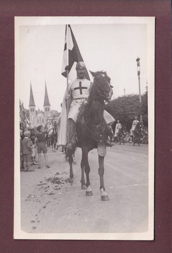 Photo - LUZERN - Prozession vor der Hofkirche