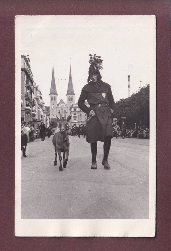 Photo - LUZERN - Prozession vor der Hofkirche - Ziege