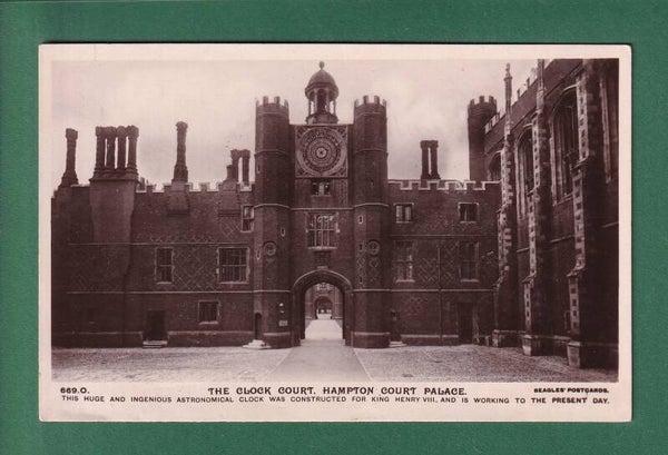 HAMPTON COURT PALACE - The clock court