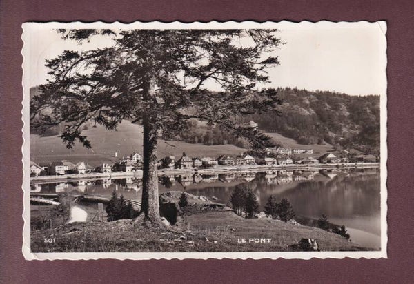 LE PONT - 1946 // petit pli d'angle //