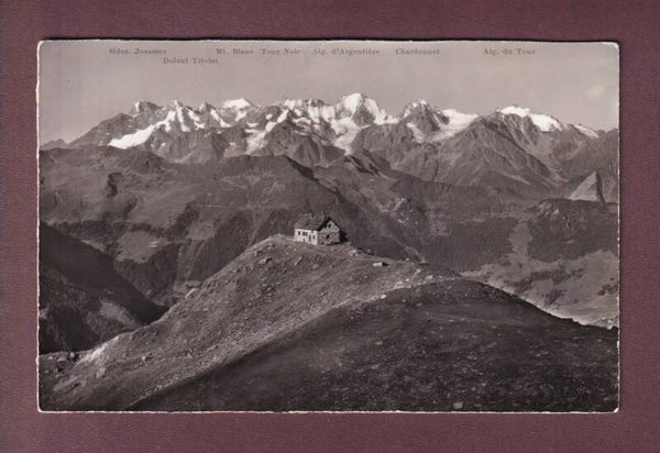 Cabane du MONT FORT // léger pli //