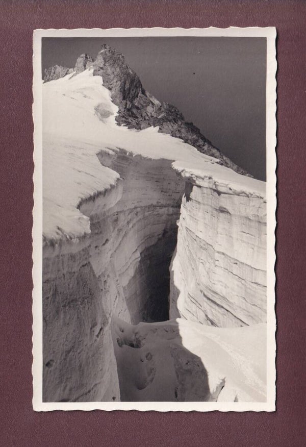 Spalte im PORCHABELLAGLETSCHER am PIZ KESCH