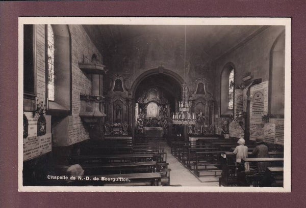 BOURGUILLON - Intérieur de la chapelle - Animé