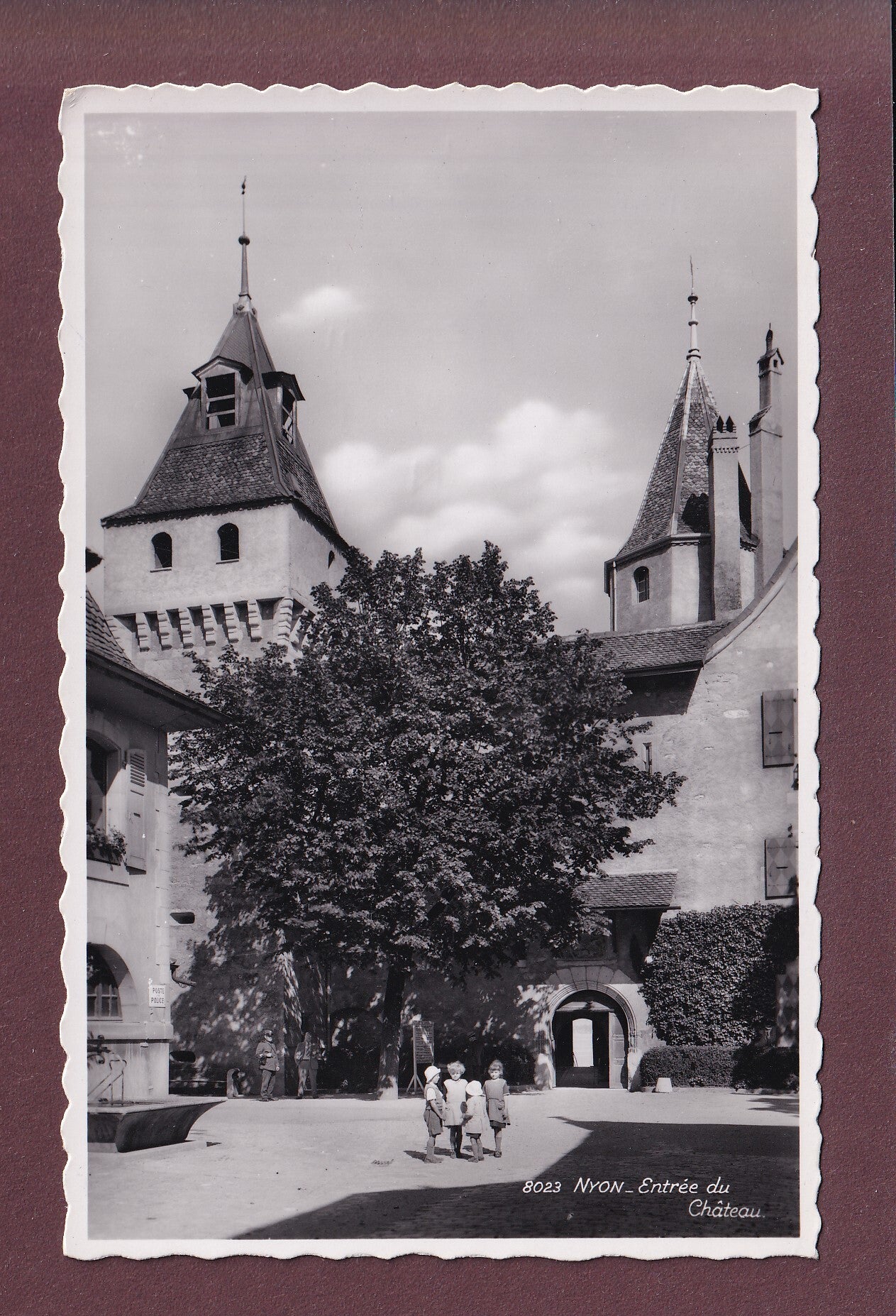 NYON - Entrée du Château - Enfants - 1947