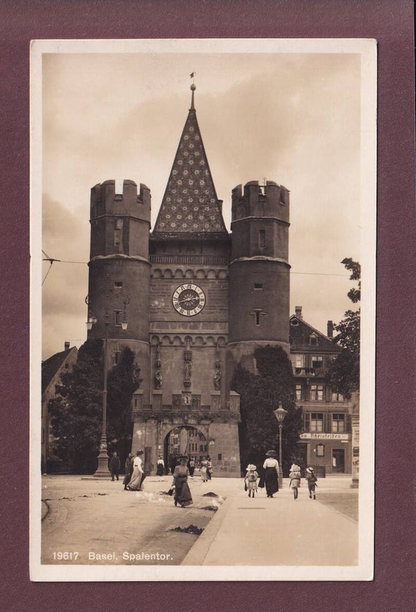 BASEL - Spalentor - Leute